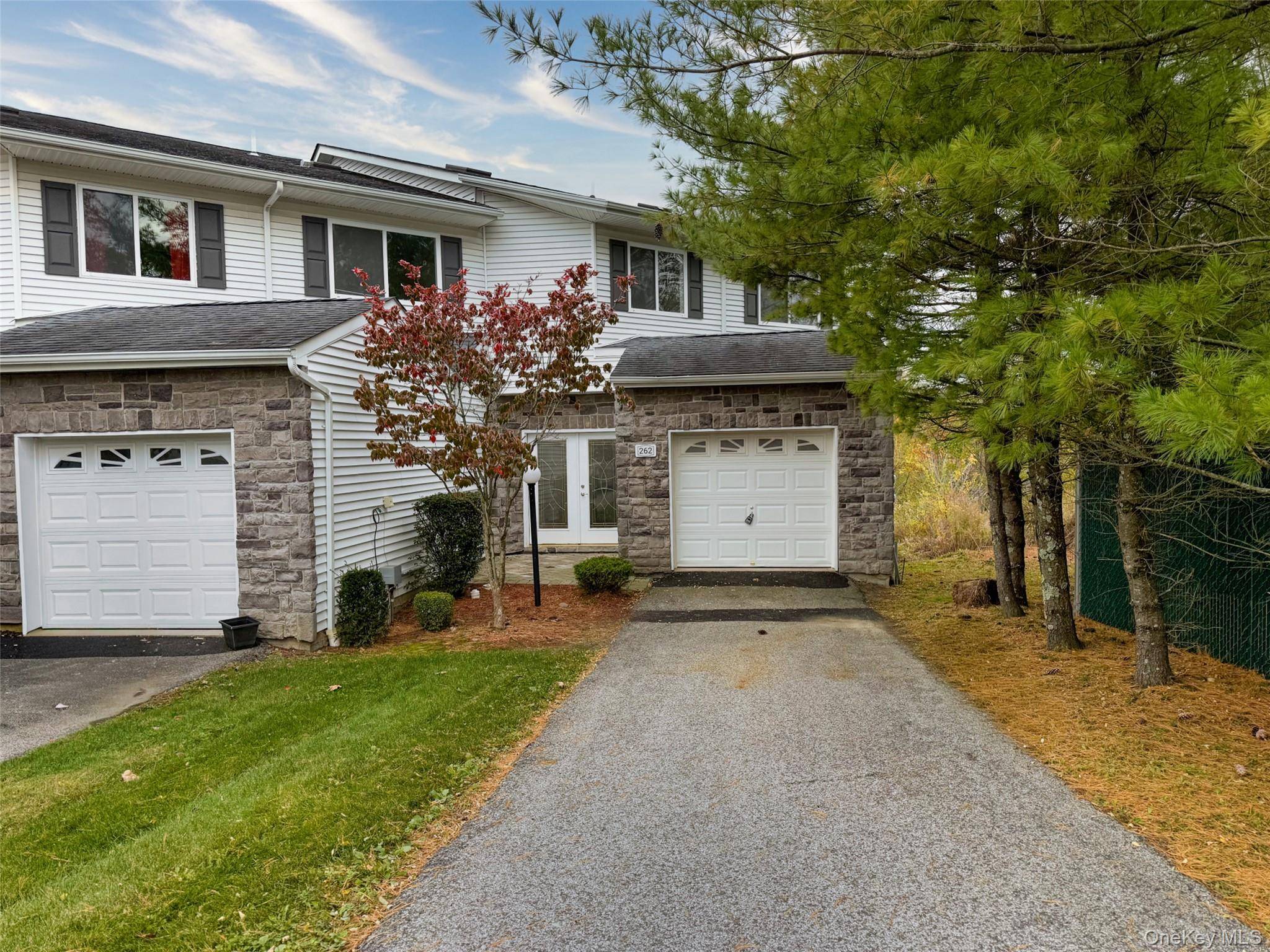 Be the first to live in this desired Plum Point on the Hudson, beautiful tri level, townhouse style, corner lot, 3 bedroom, 2 1 2 bath, contemporary home with magnificent ...