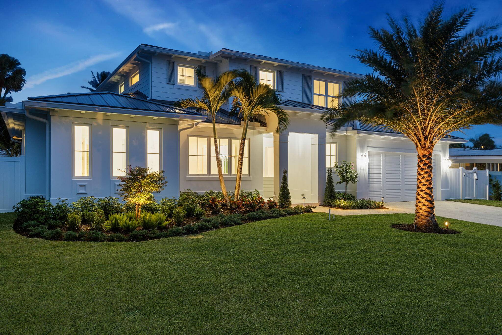 Experience coastal elegance in this 2023 Brand New construction residence, ideally positioned on the southern tip of Jupiter Island within the prestigious Jupiter Inlet Colony.