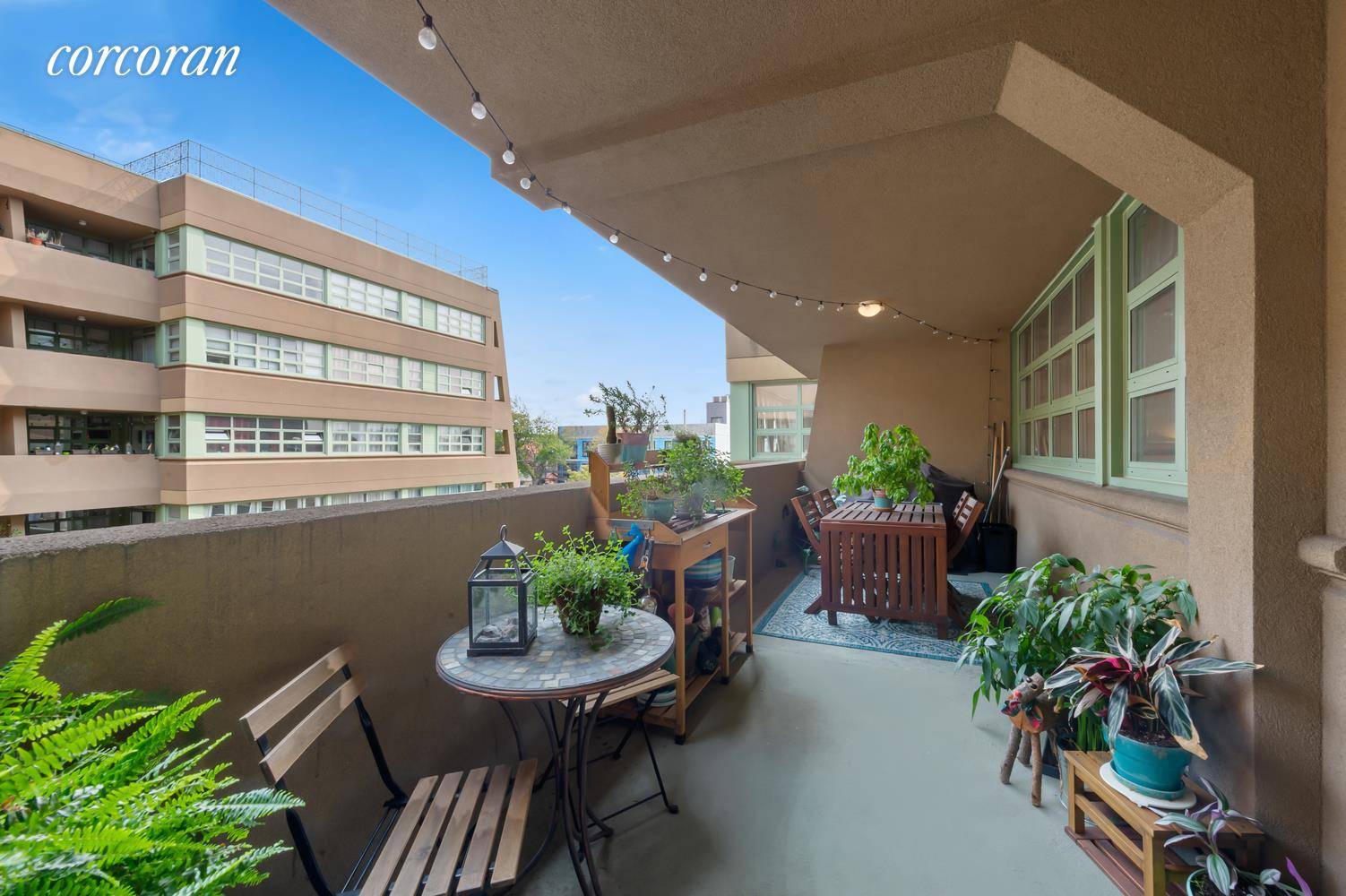 Spacious NE facing one bedroom apartment features super large Terrace that serve as a second living area accommodating lounge and dinning space, open floor plan, brand new engineered hardwood floors, ...