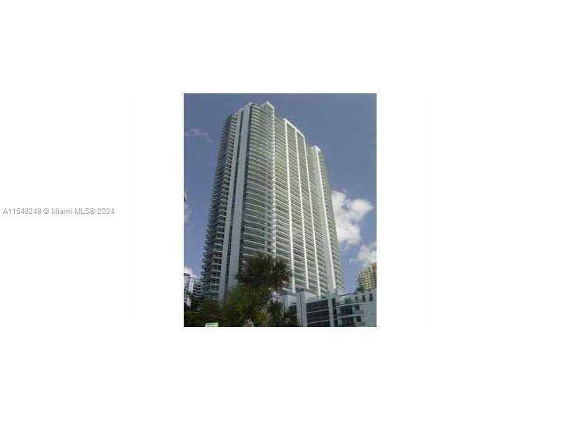 AWESOME LIFE IN THE BEST OF THE UPSCALE BRICKELL AREA, SPECTACULAR UNOBSTRUCTED BAY AND OCEAN VIEWS FROM ALL ROOMS.
