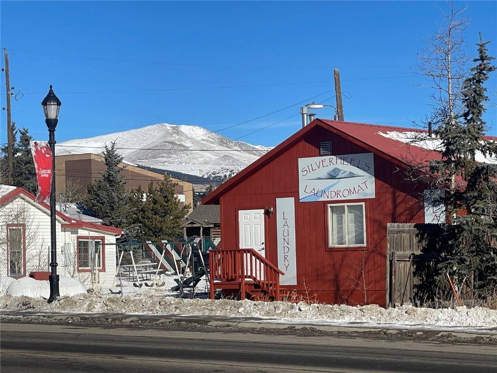Very busy Silverheels Laundromat sits in the heart of Fairplay right on Main Street Hwy 9 and is the only public laundromat serving all of South Park including Fairplay, Alma, ...