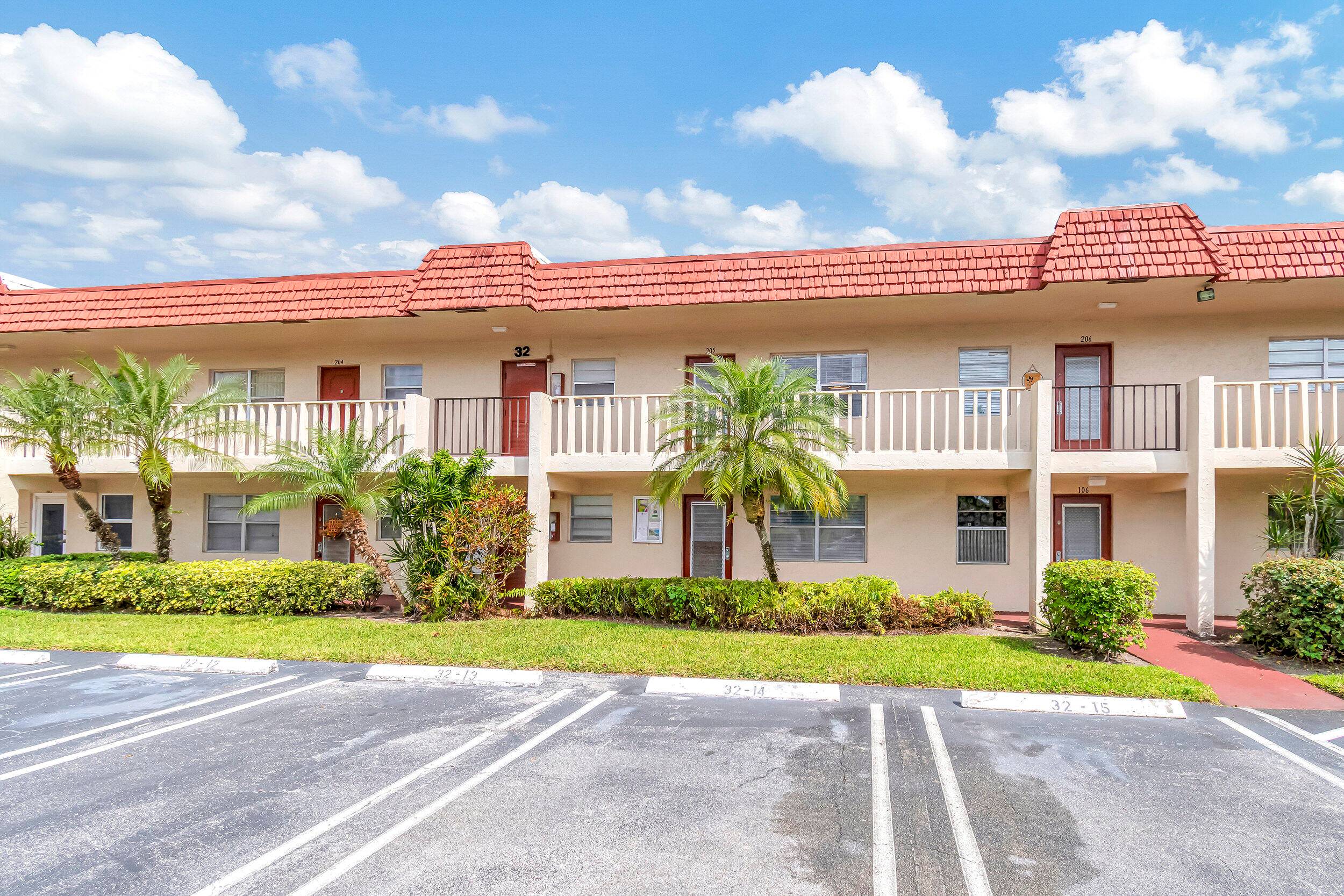 Nestled in Abbey Village, Delray Beach, this beautifully fully renovated 1 Bed 1.