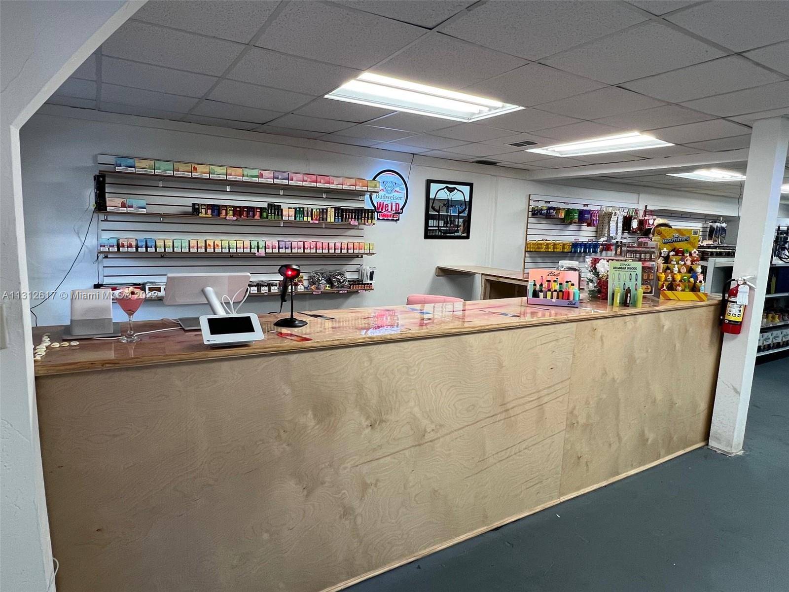 Excellent Business Oportunity convenience store, Highly desirable location in Hialeah 1.