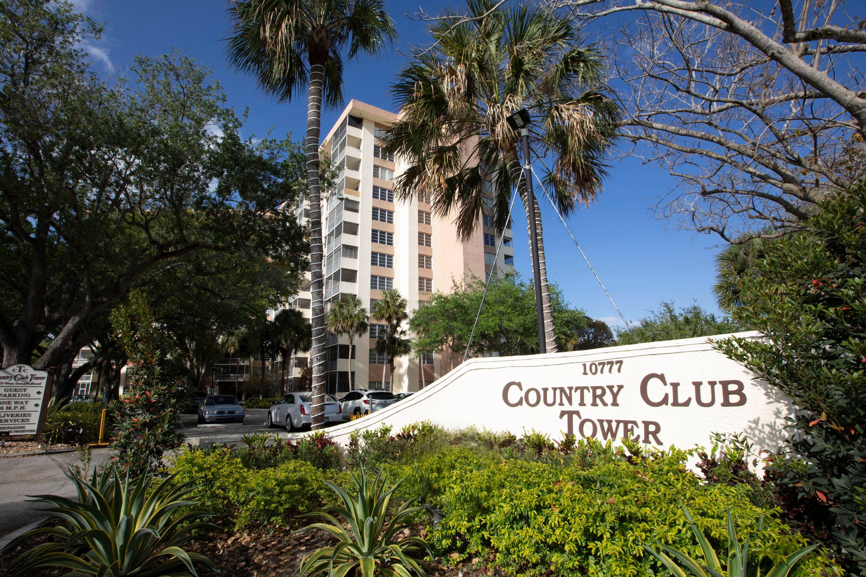 Luxurious High Rise Living at Country Club Tower, Coral Springs Welcome to Unit 415, a condo that redefines elegance and comfort in the sought after Country Club Tower a 55 ...