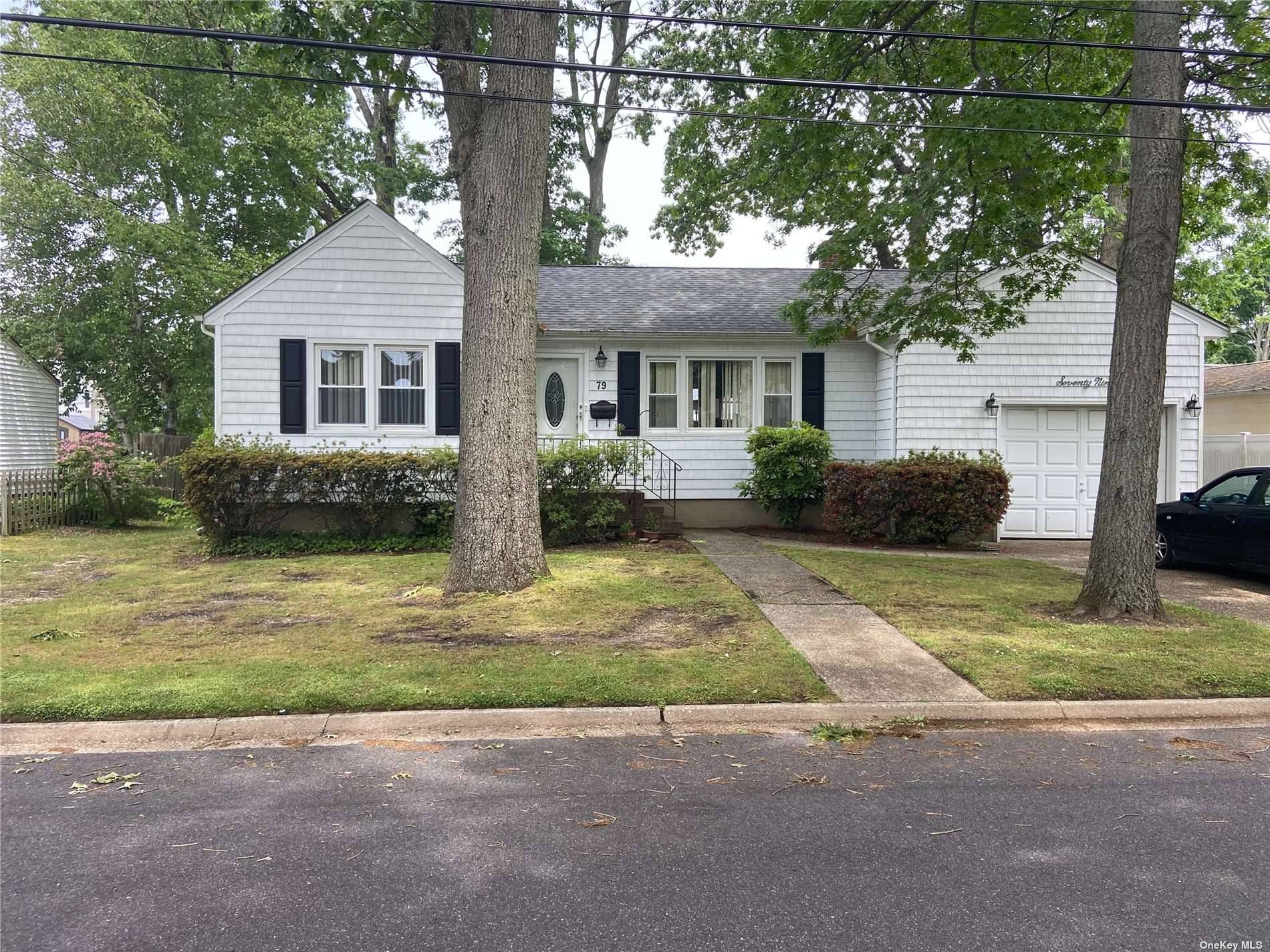 Location location location This Expanded Ranch located in the heart of the Desirable Poet Section in North Babylon features 3 Bedrooms and 2 Full Baths Living Room, Formal Dining, Eat ...