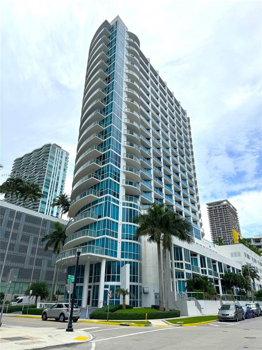 CHARMING BAYFRONT 1 BED 1, 5 BATH LUXURY CONDO IN DESIRABLE EDGEWATER AREA.