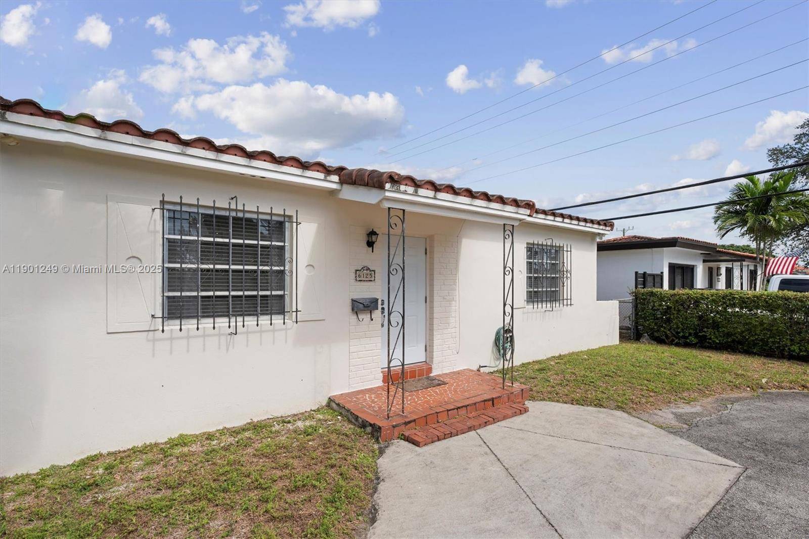 Conveniently nestled in the vibrant Blue Lagoon area, this charming 2 bedroom, 1 bathroom gem exudes a blend of comfort and style.