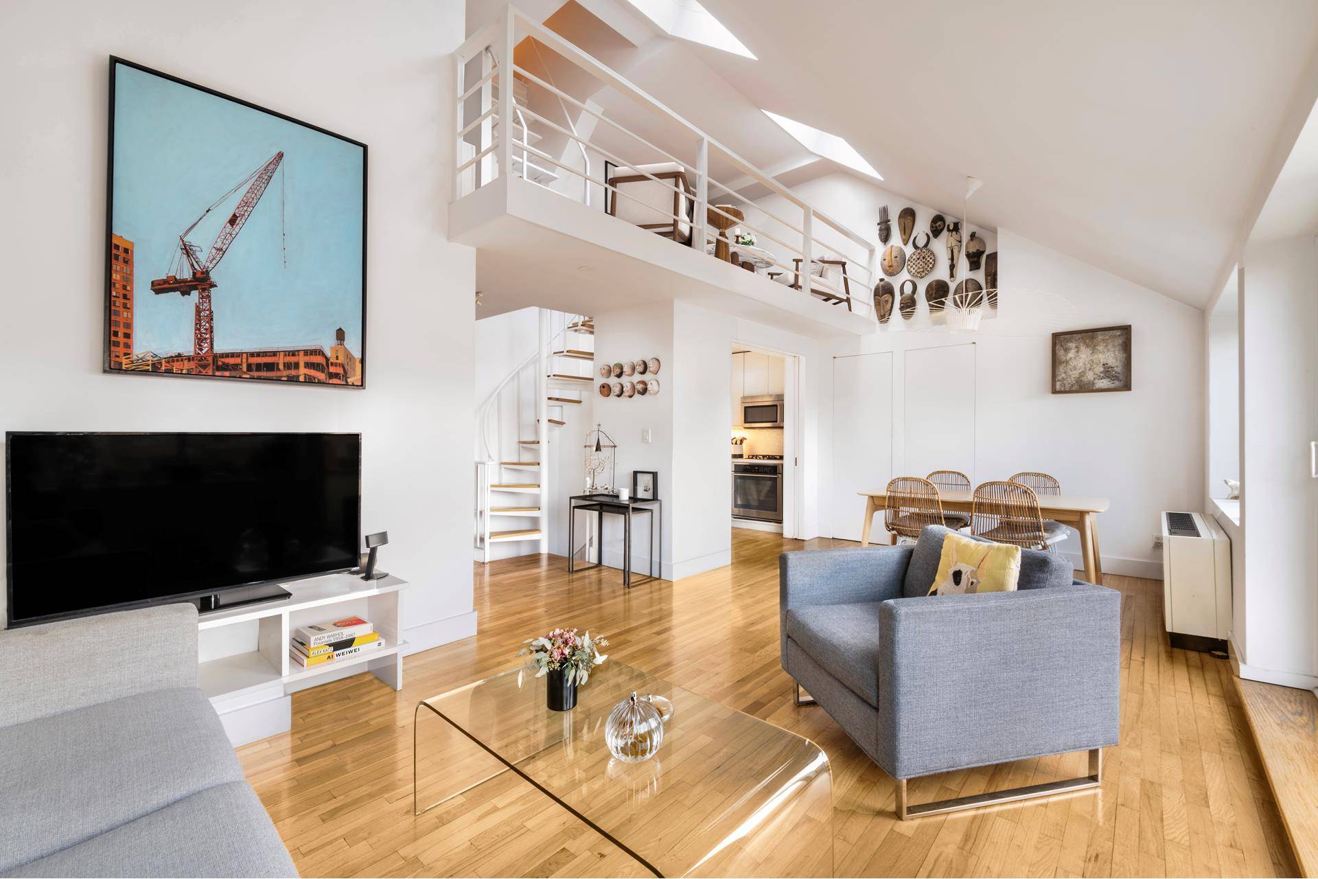 Love at first sight ! Terraced penthouse in a beautiful elevatored amp ; landmarked mansion.