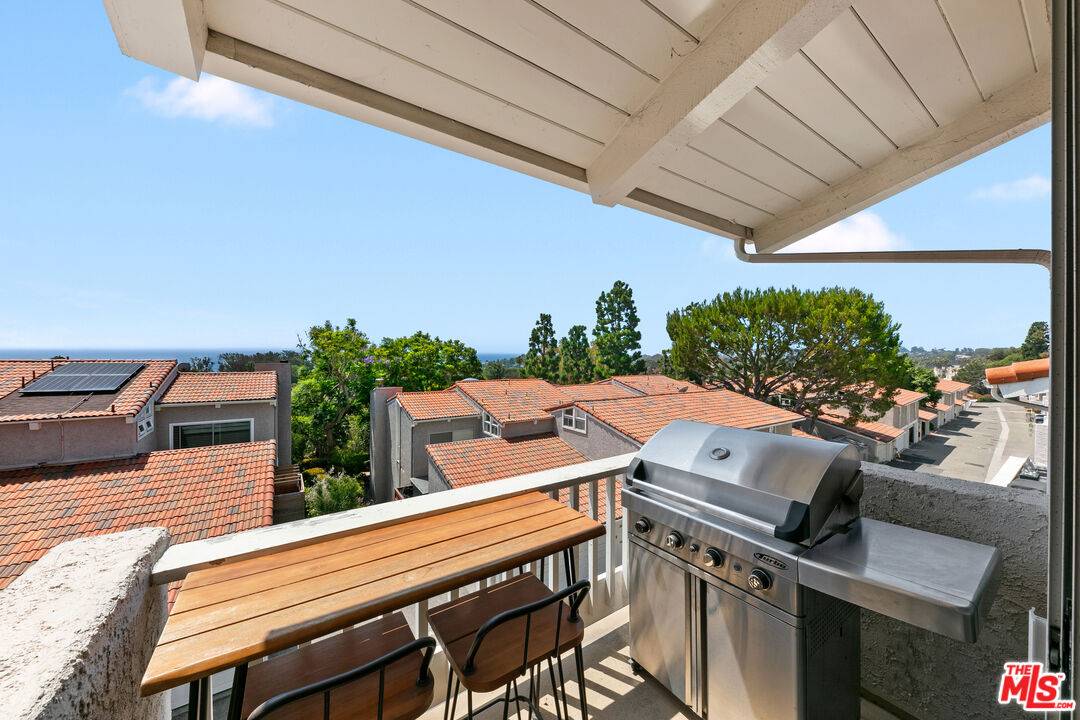 28206   Rey De Copas Ln 2BR Malibu La