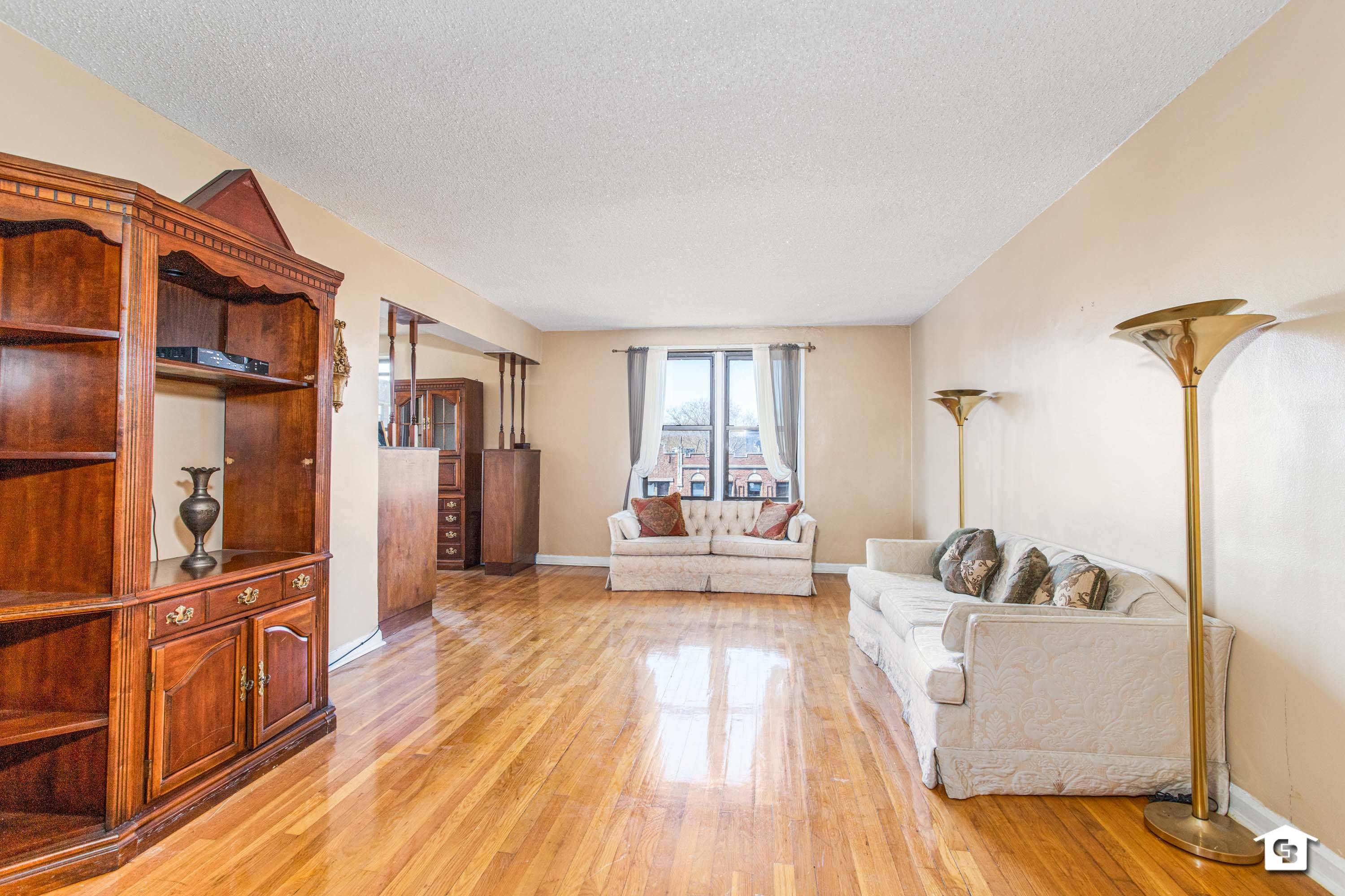 Make this gem your own ! It's a spectacular find in the quaint Ditmas Park neighborhood of Central Brooklyn.