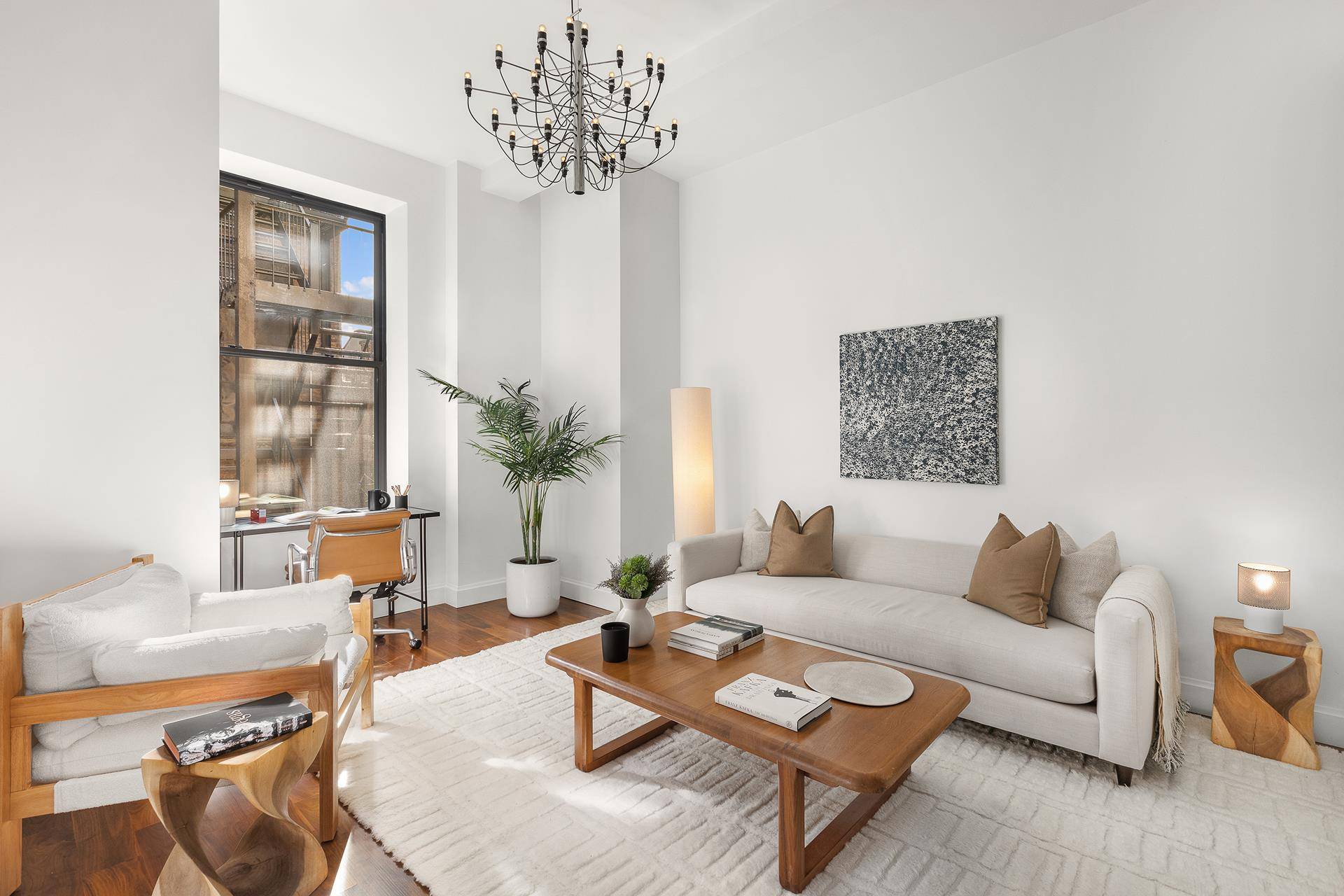 MINT CONDITION WITH SOARING 11 FT CEILINGSWalnut Hardwood Floors amp ; Oversized Windows This stunning loft residence in Chelsea, one of Manhattan's most coveted neighborhoods, is meticulously maintained and thoughtfully ...