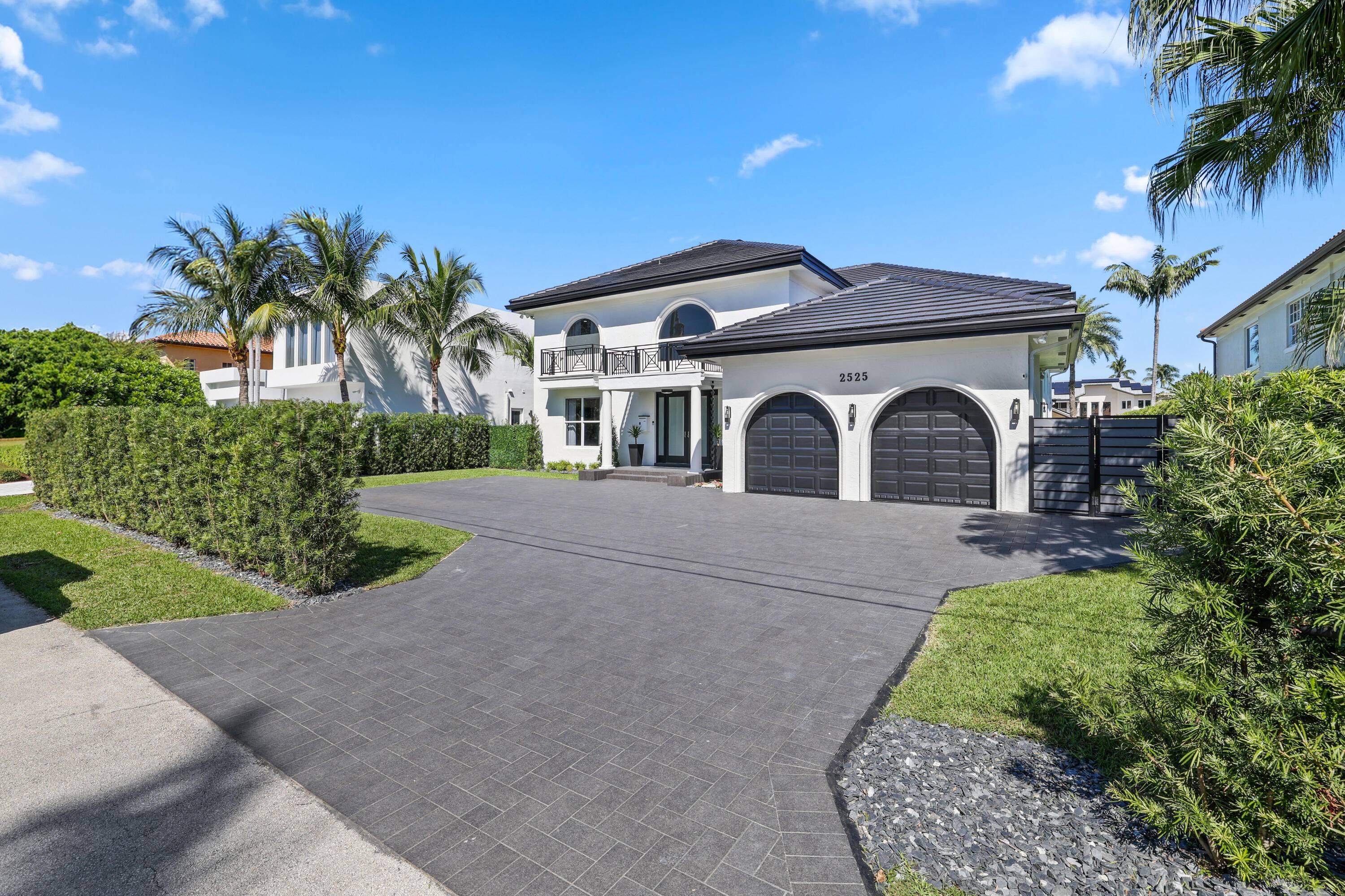 Luxurious Waterfront Retreat in Prestigious Seven IslesDiscover unparalleled waterfront living in this meticulously cared for residence nestled within the coveted Seven Isles community off Las Olas, the global yachting capital.