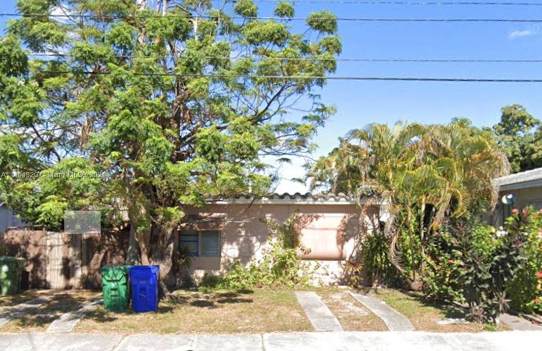 DEVELOPERS DREAM ! ! ! Prime land in the steps from Coconut Grove on 27th Ave and US1.