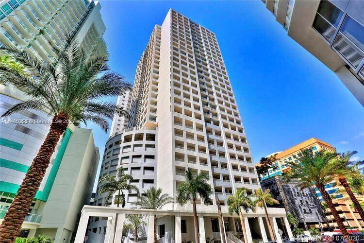 BEAUTIFUL FULLY FURNISHED AND EQUIPPED RENTAL IN THE HEART OF BRICKELL AVAILABLE FOR SHORT TERM AND LONG TERM LEASE.