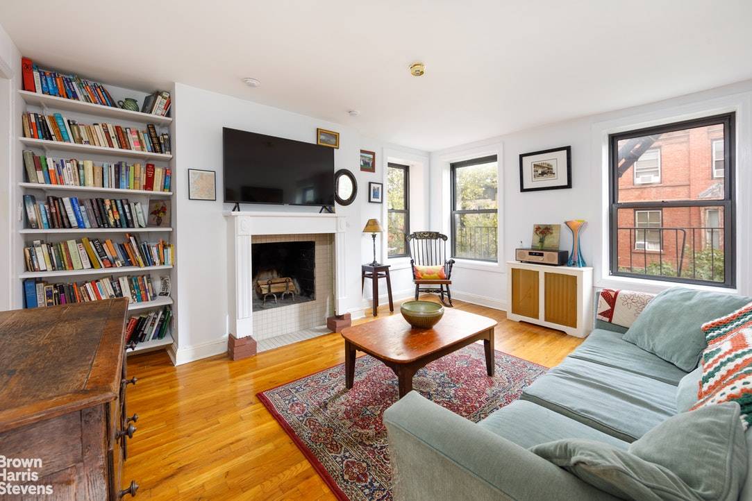 This apartment's location is simply the best, right in the center of Cobble Hill on a beautiful tree lined street.