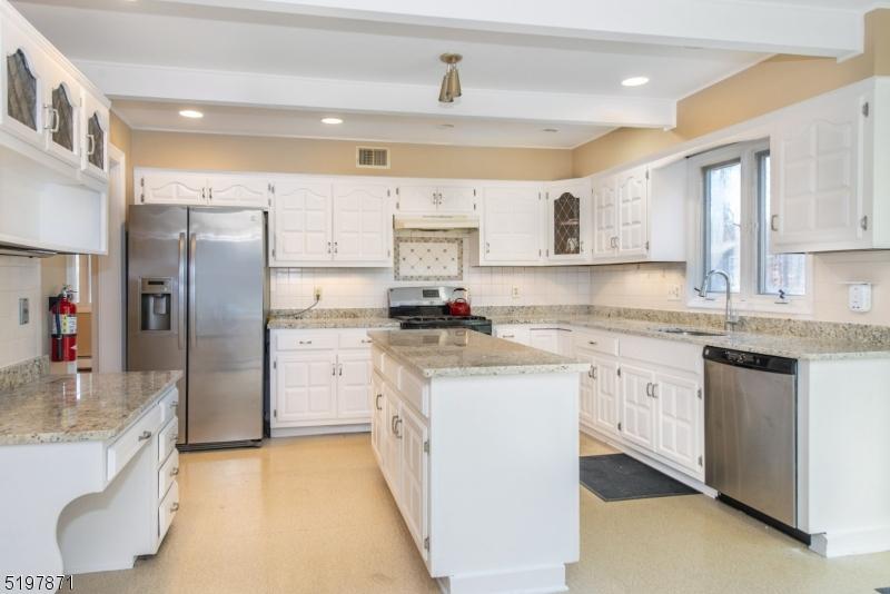 Kitchen/granite counters