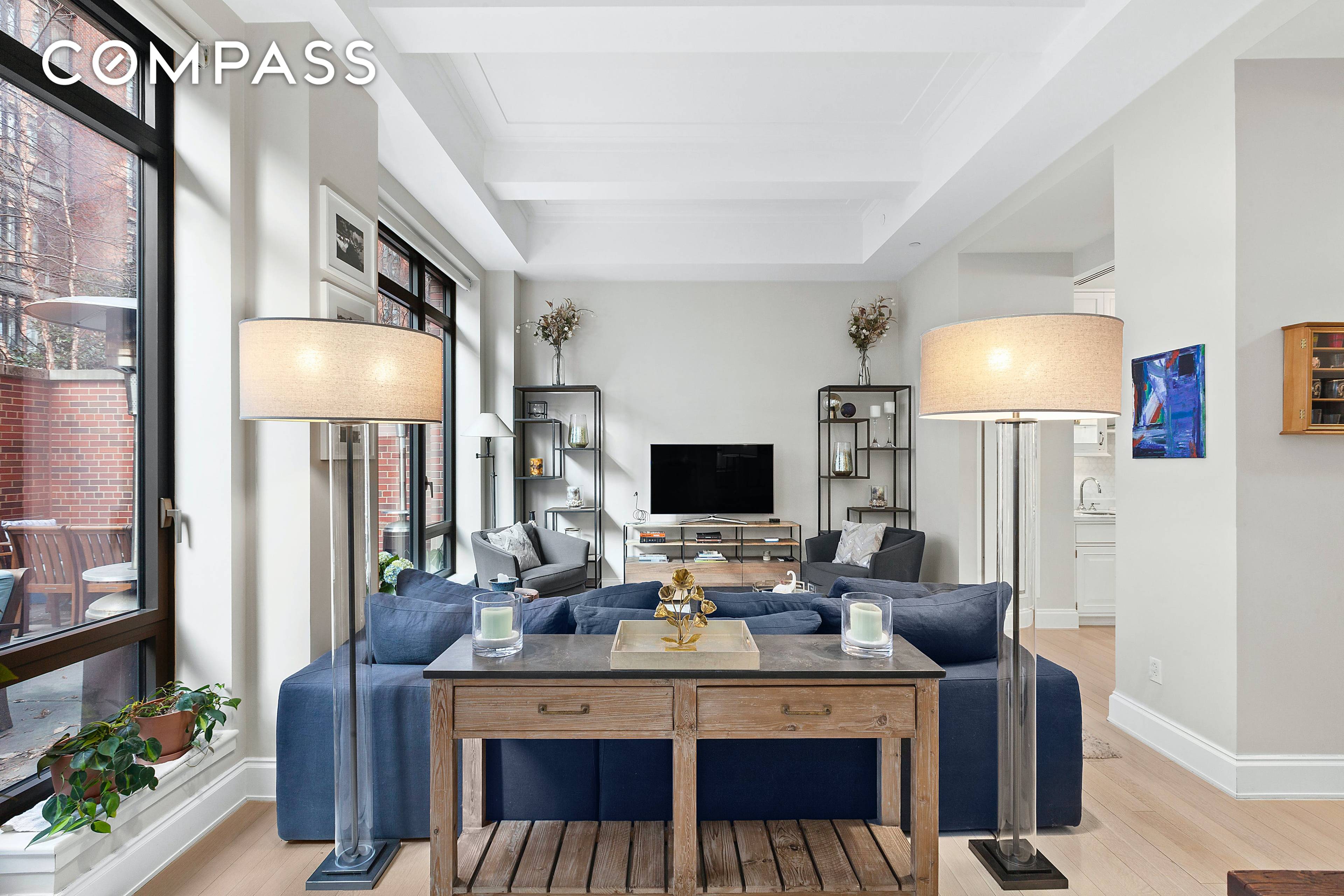Best of both worlds ! Residence M6, at the iconic Greenwich Lane Condominium, exemplifies the grandeur of old New York glamour paired with an effortless blend of modern convenience.