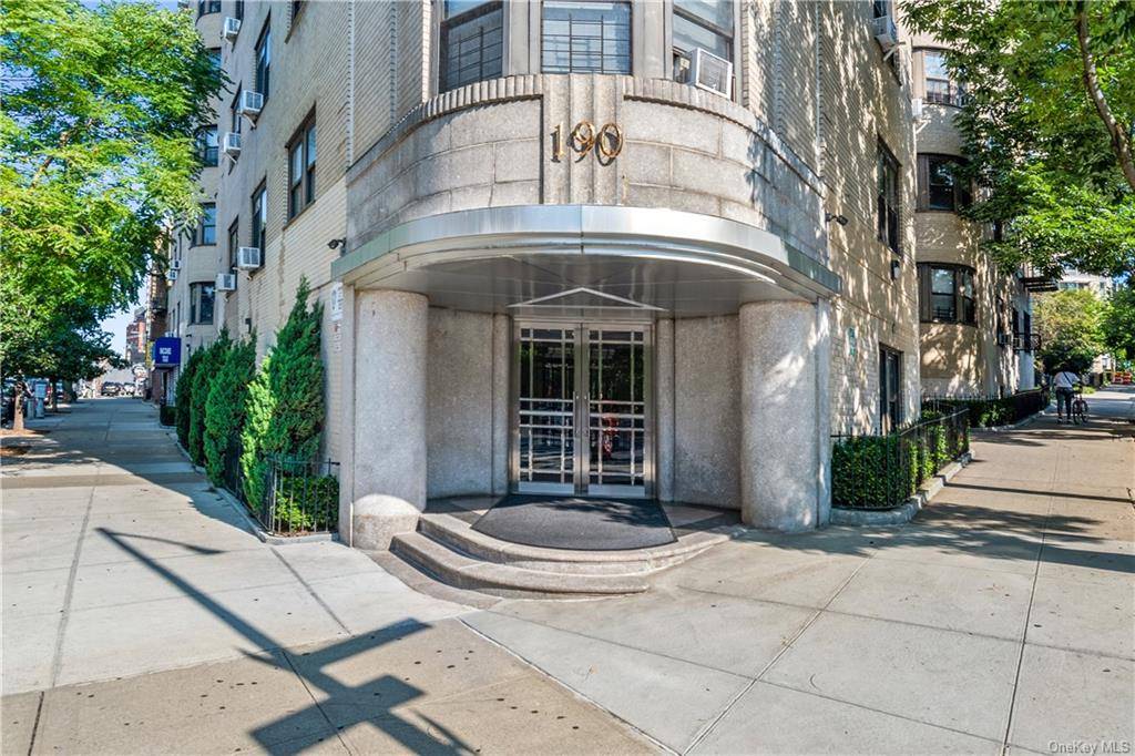 Welcome to Apt 3B, A RARE, Valuable find, Timeless Art Deco elegance with Charm, 1 BED 1BACo op w original architectural details, Grand barrel archways, 9ft ceilings, original hardwood floors ...