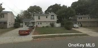 Move Right Into This 6 Bed 2 Bath Colonial In Levittown !