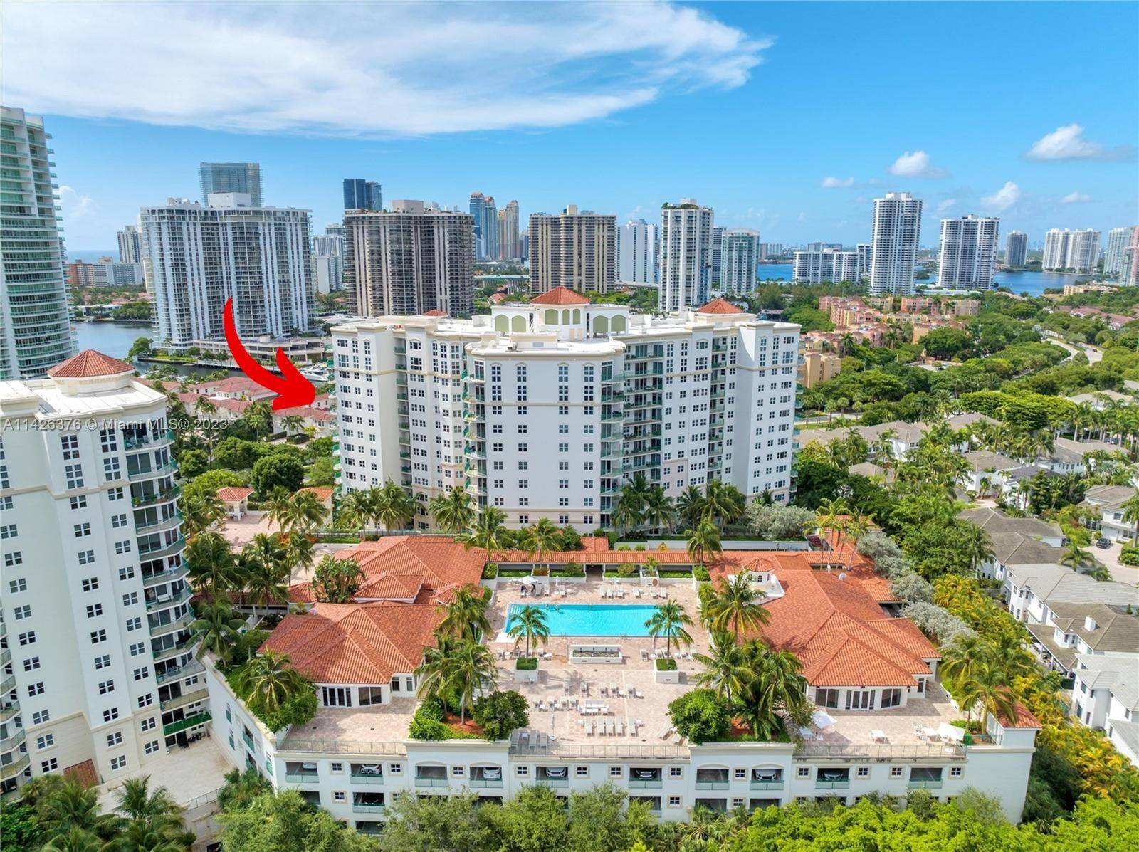Luxury Apartment in Aventura, 3 large bedrooms, 3 full baths, smart mirrors, renovated closets, balcony w ocean view, SS Kitchen appliances, wood cabinets, granite countertops, washer dryer, hurricane impact windows, ...