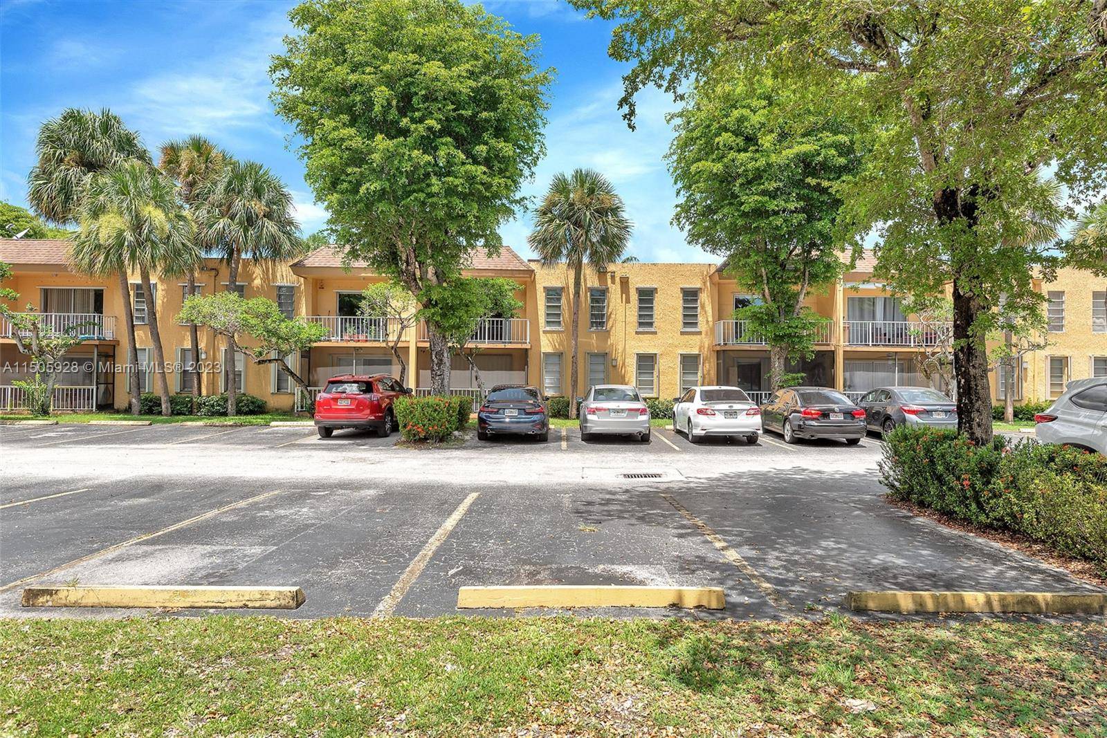 Price to Sell ! ! This an amazing opportunity to own a spacious 3 bedroom 2 bath condo in the heart of Kendall.