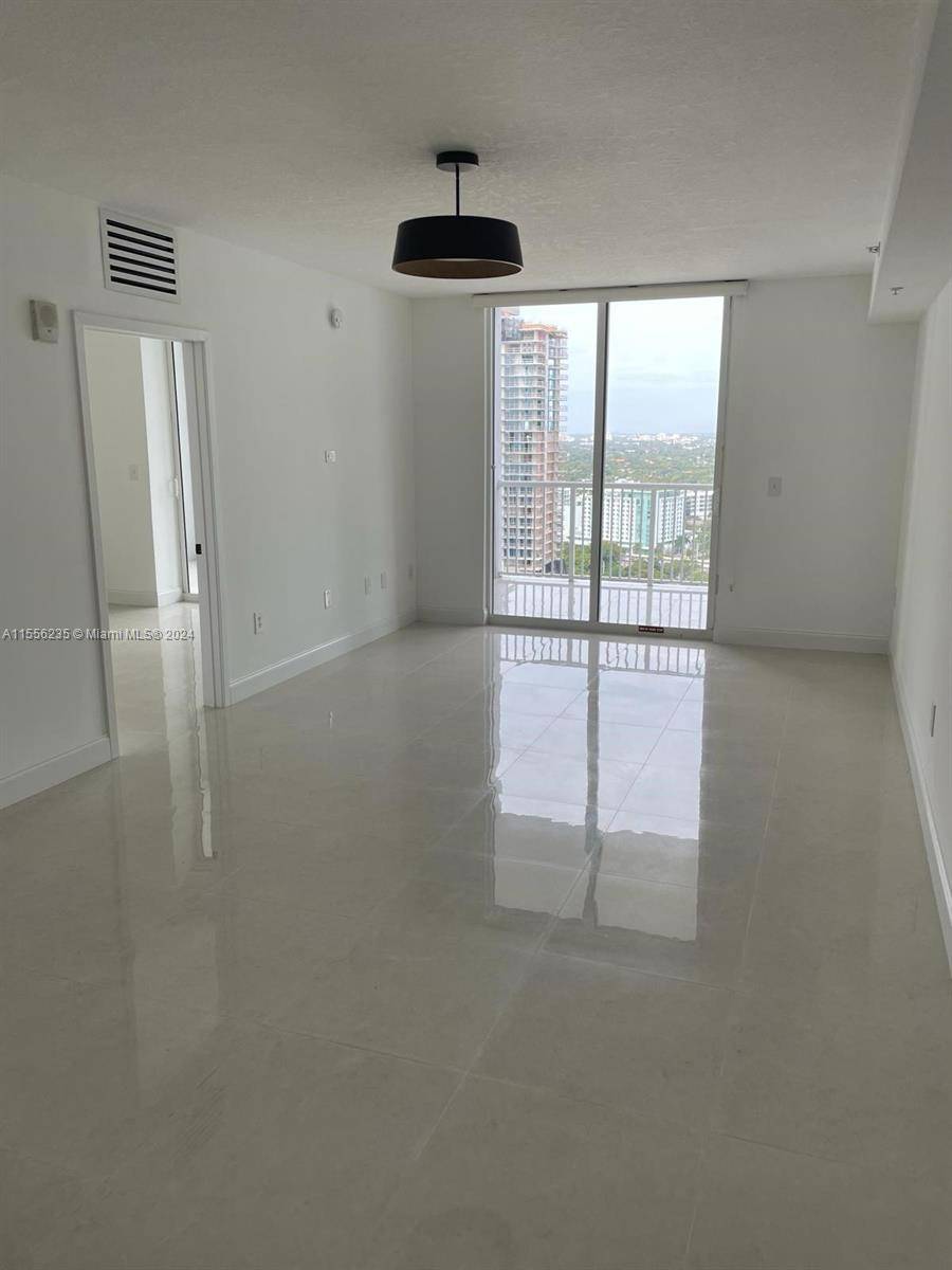 Spacious 2bed 2bath Unfurnished PH 3005, completely renovated, New Bathrooms, kitchen with stainless steal New appliances, with washer dryer.