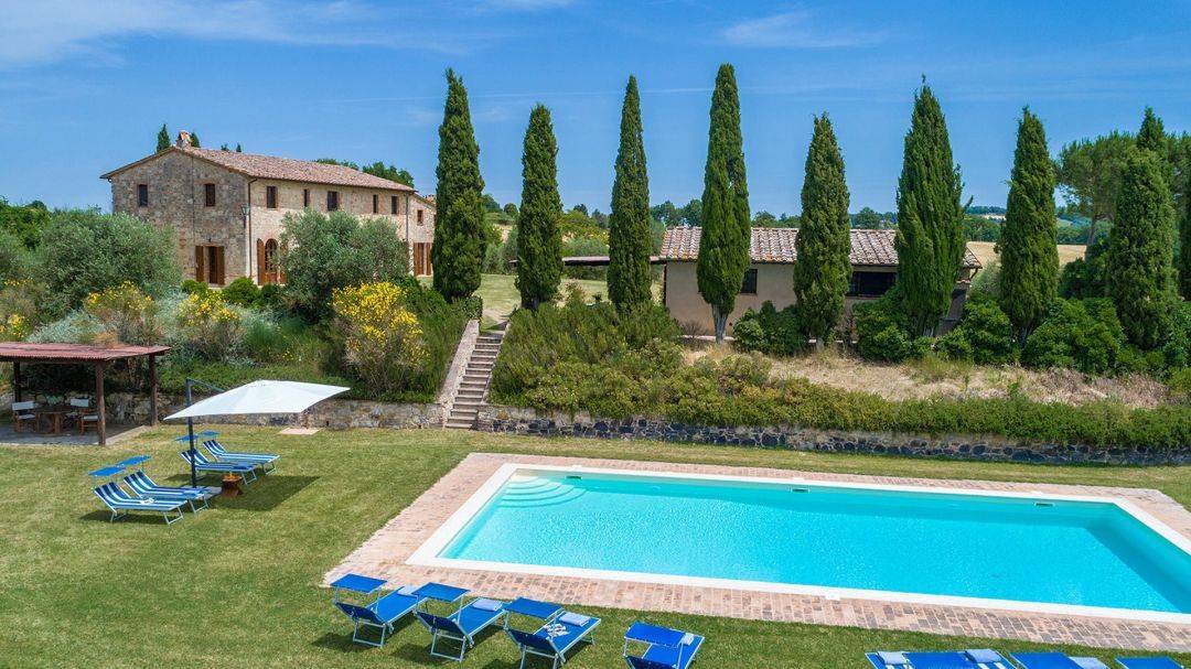 Farmhouses, luxury villas and farmhouses for sale in Tuscany in cetona, siena.
10 bedroom farmhouse with swimming pool