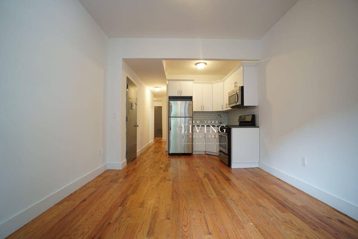 MASSIVE 3 Bedroom apartment with immense amounts of space near PROSPECT PARK3 Bed 2 Bath in Crown Heights, Brooklyn.