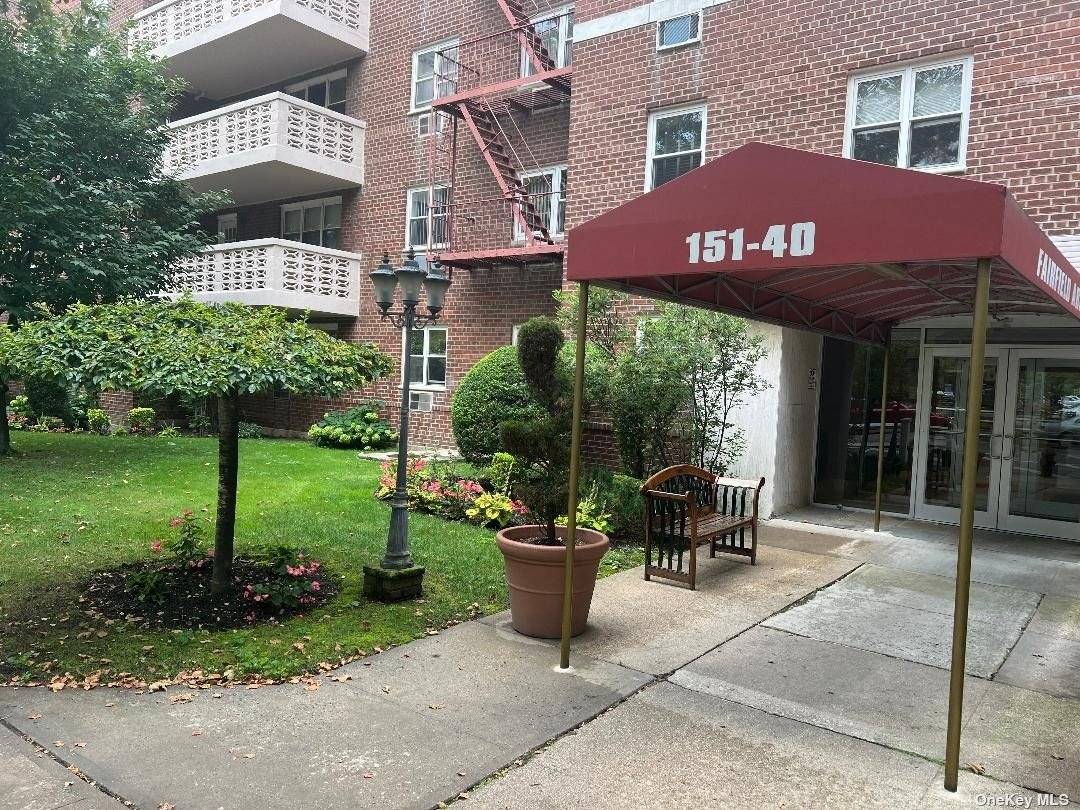 RARE FIND ! Large 2ed floor unit, 1 bedroom 1 bath co op, great layout, must see !