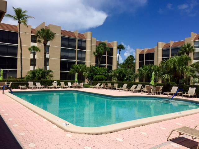 HOA REQUIRES 3 MONTH minimum LEASETastefully furnished South Florida seasonal rental in Fairwinds Cove.
