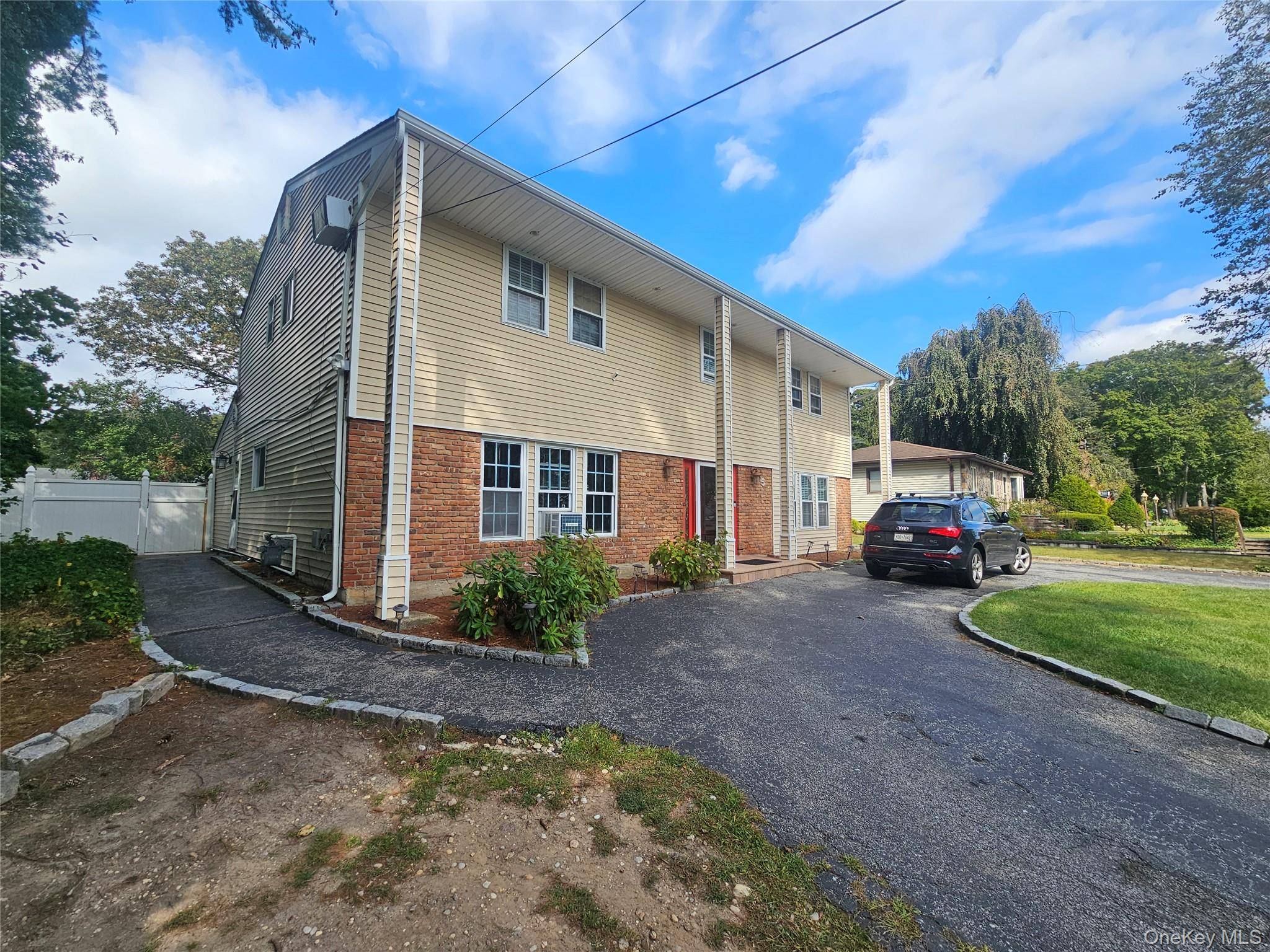 Welcome to 5 Lincoln Avenue, Smithtown !