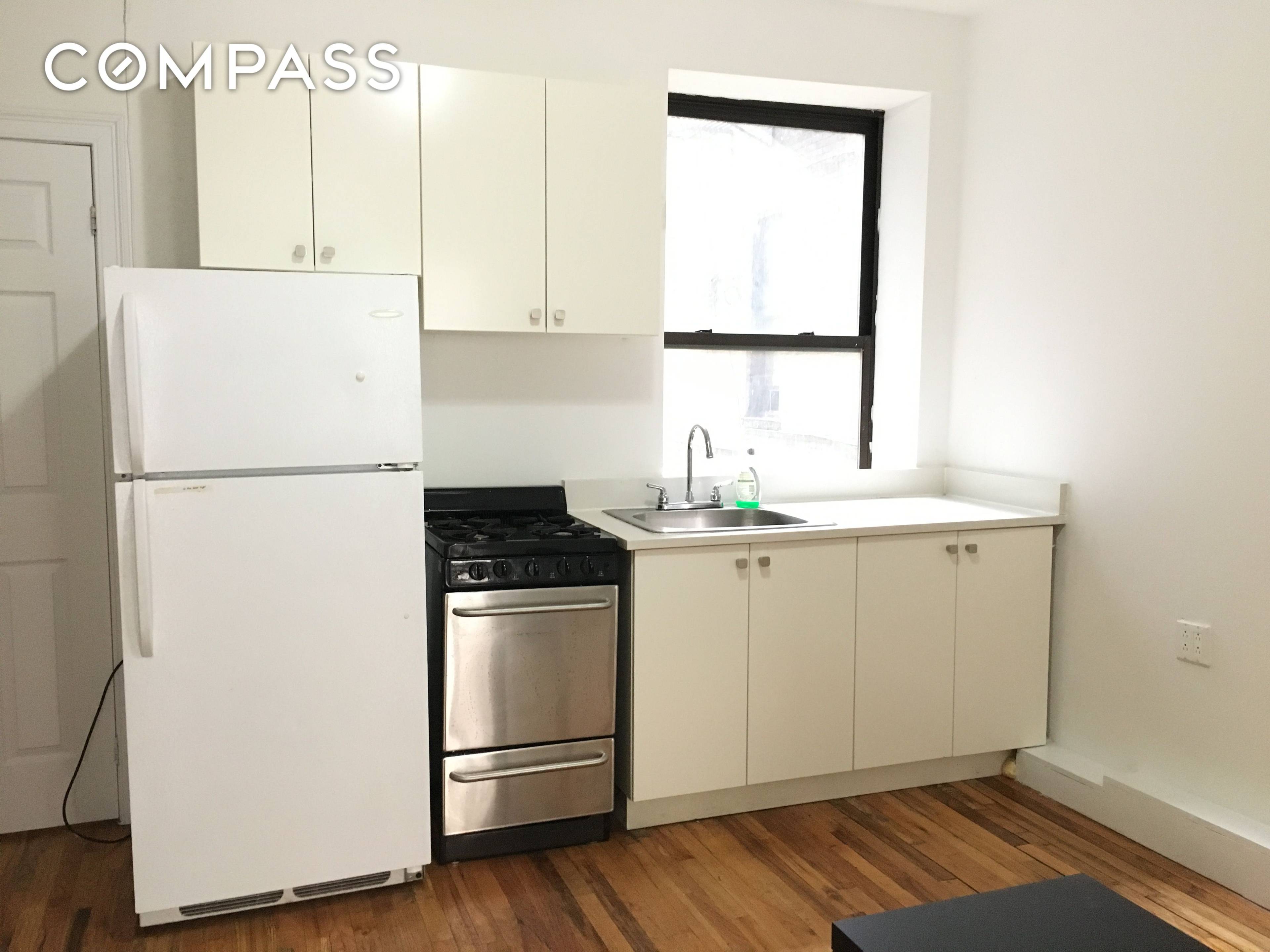 Great Share for Columbia University students Amazing 5 Bedrooms, 1st floor, renovated Apartment in highly sought after Upper West Side Neighborhood ; Shares are welcome and Perfect apartment for Columbia ...
