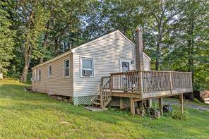 Awesome seasonal cottage within steps to beautiful Great Hill Pond and Great Hill Mountain !