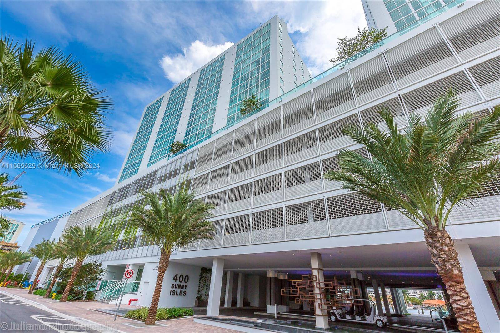 BEAUTIFUL 2 bedrooms, 1 convertible den, 3 baths in a brand new building in Sunny Isles Beach.