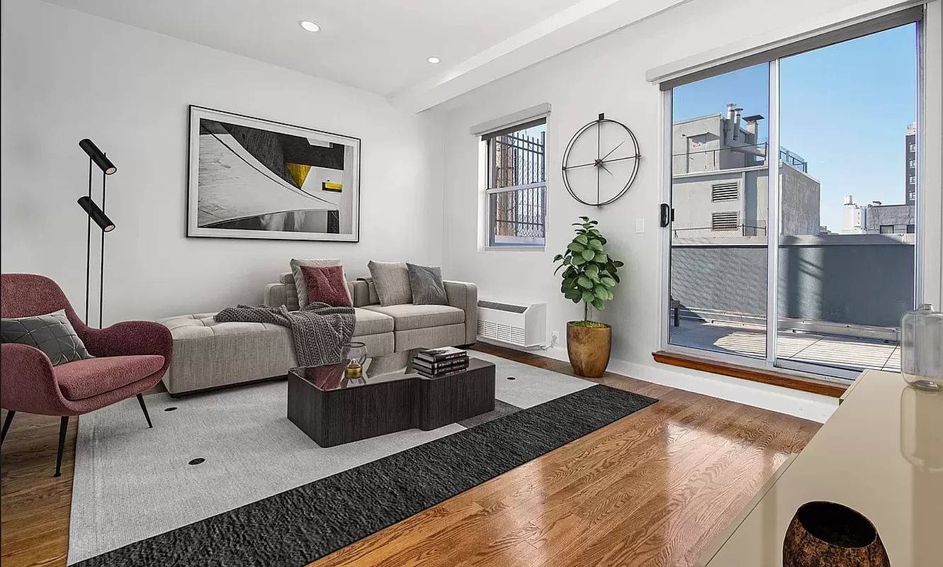 Recently renovated and spacious 1 bedroom at 152 Ludlow Street with huge private terrace !