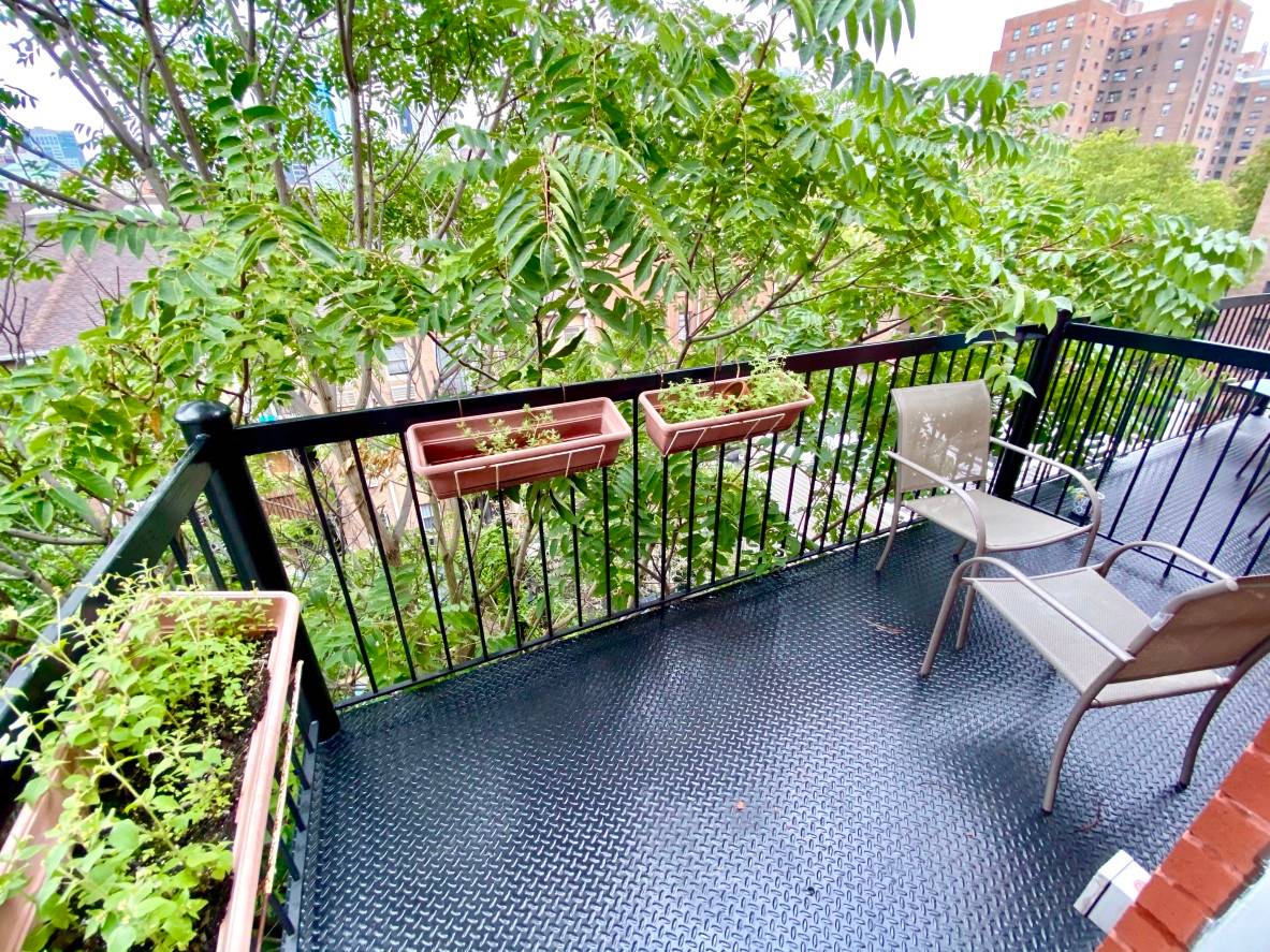 Beautiful and bright 2 bedroom in Boerum Hill.