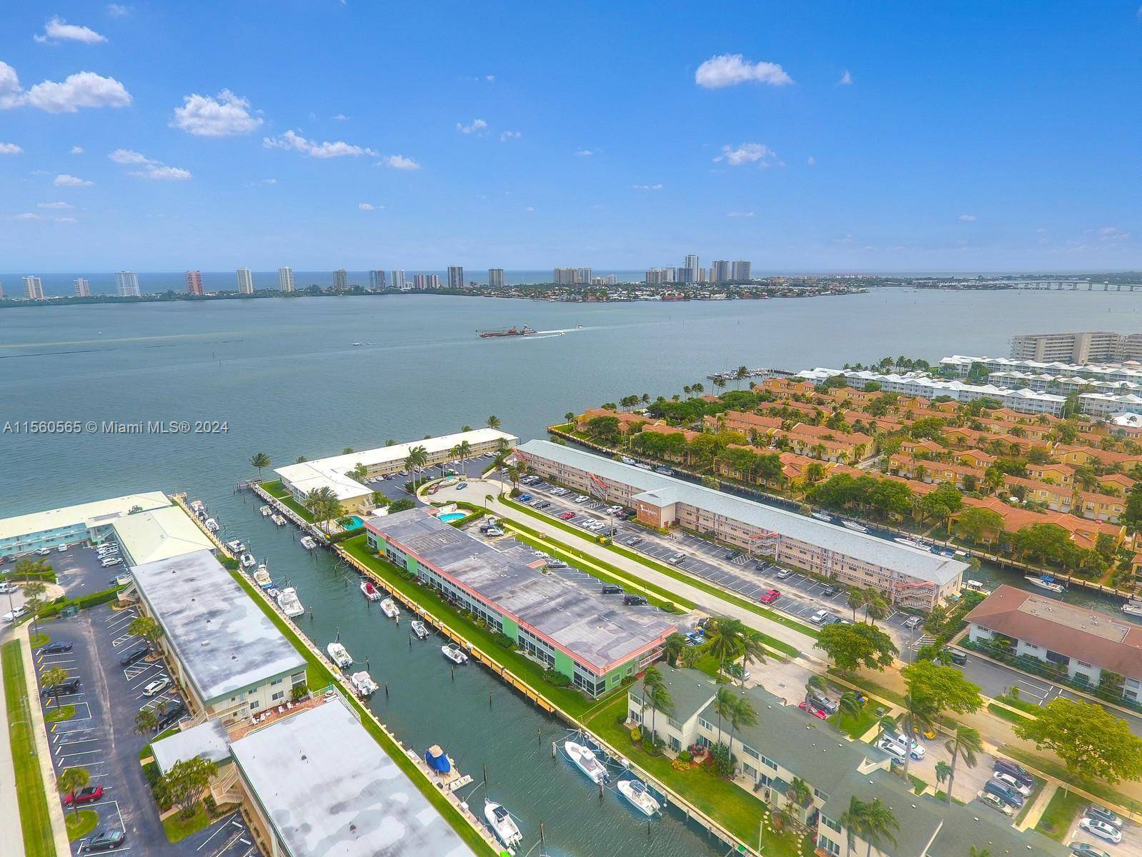 Beautifully updated condo on the intracoastal.