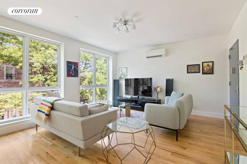 This sun drenched condo is part of a beautiful boutique development located on a gorgeous treelined block in the heart of East Williamsburg.