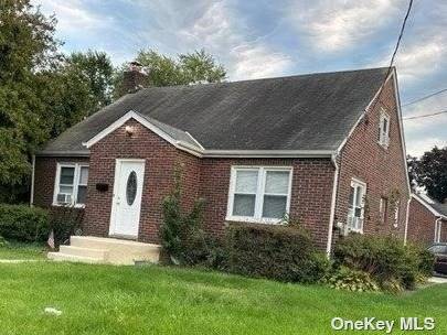Beautiful newly decorated with 3 bedrooms and 2 full Baths, Freshly Painted Spacious Rooms, large EIK, SS Appliances, Hardwood Floors, Basement Laundry Storage, Lovely Large Yard, Garage with long driveway, ...