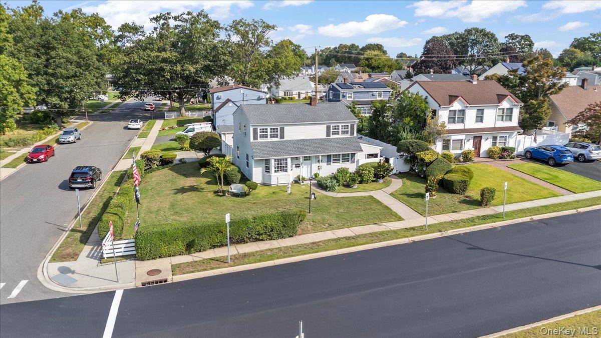 Move right into this stunning 4 bedroom, 1.