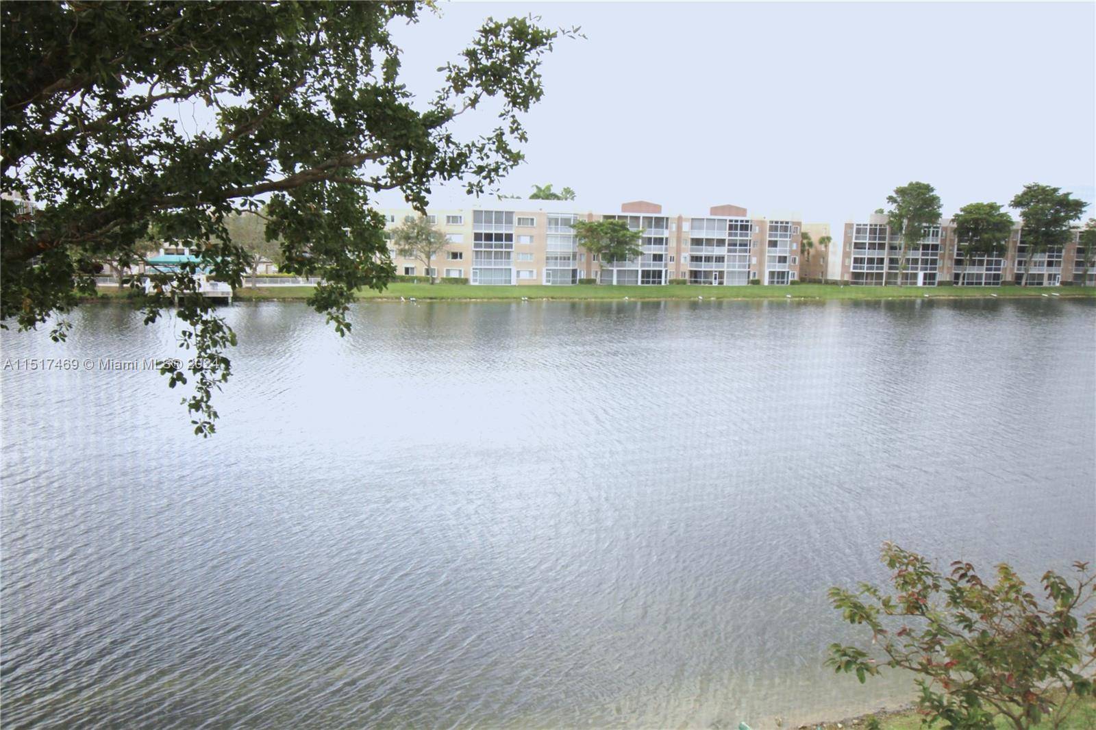 BEAUTIFUL LAKE VIEW CONDO WITH 2 BEDROOM AND 2 BATHROOMS.