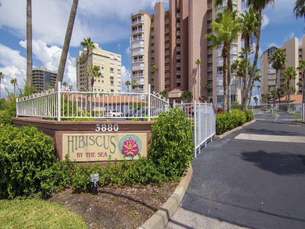 Highly sought after middle unit at the Hibiscus complex.