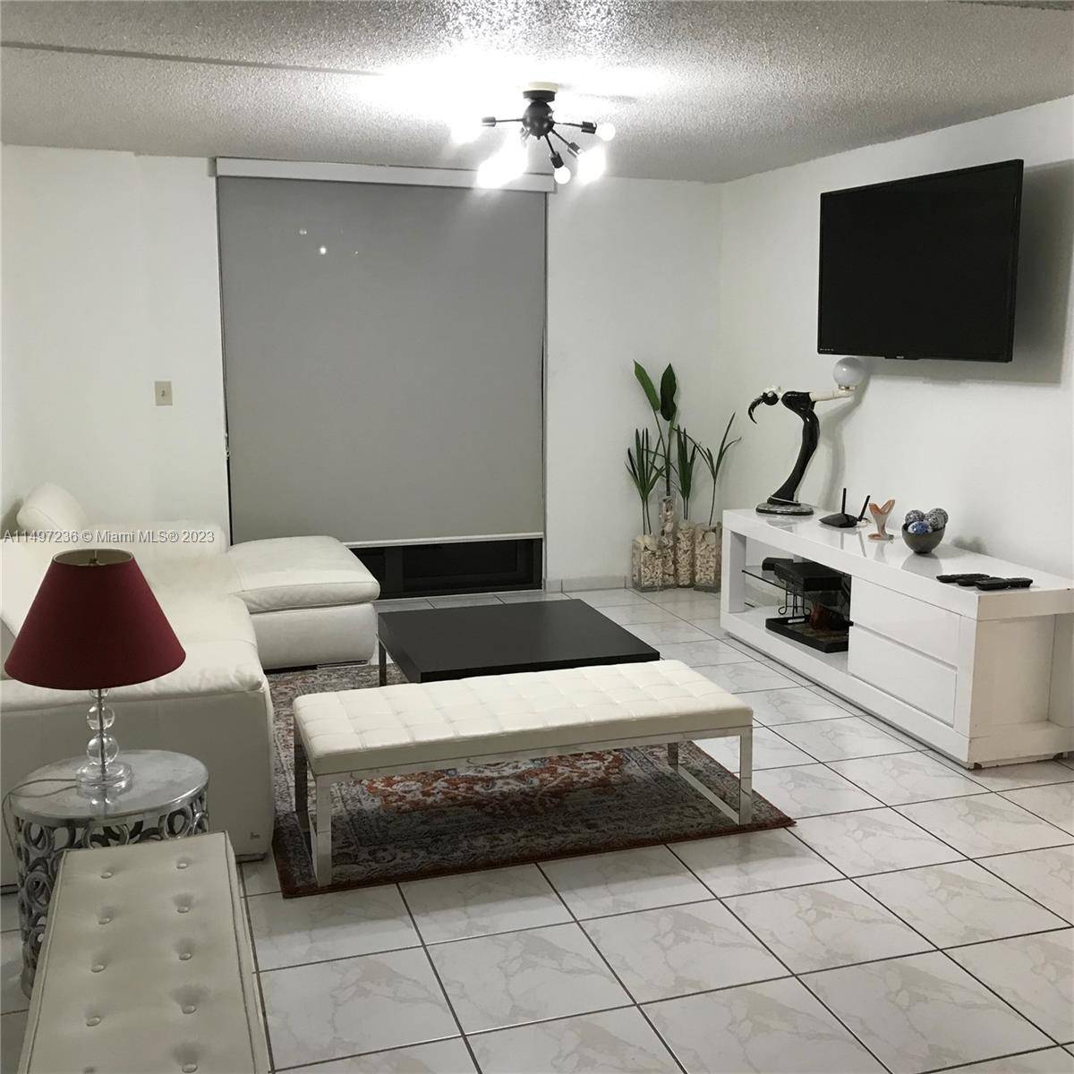 Nice 2 bedrooms and 2 full bathrooms in SoBe.