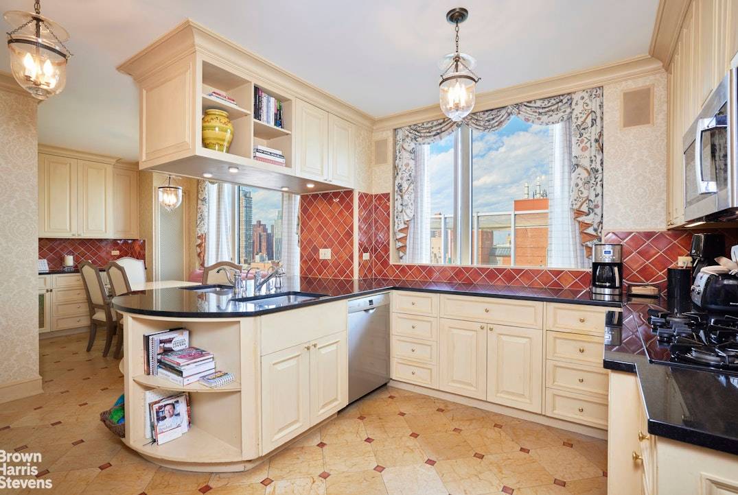 Enjoy views from all four exposures from the 21st floor of this full floor condominium.