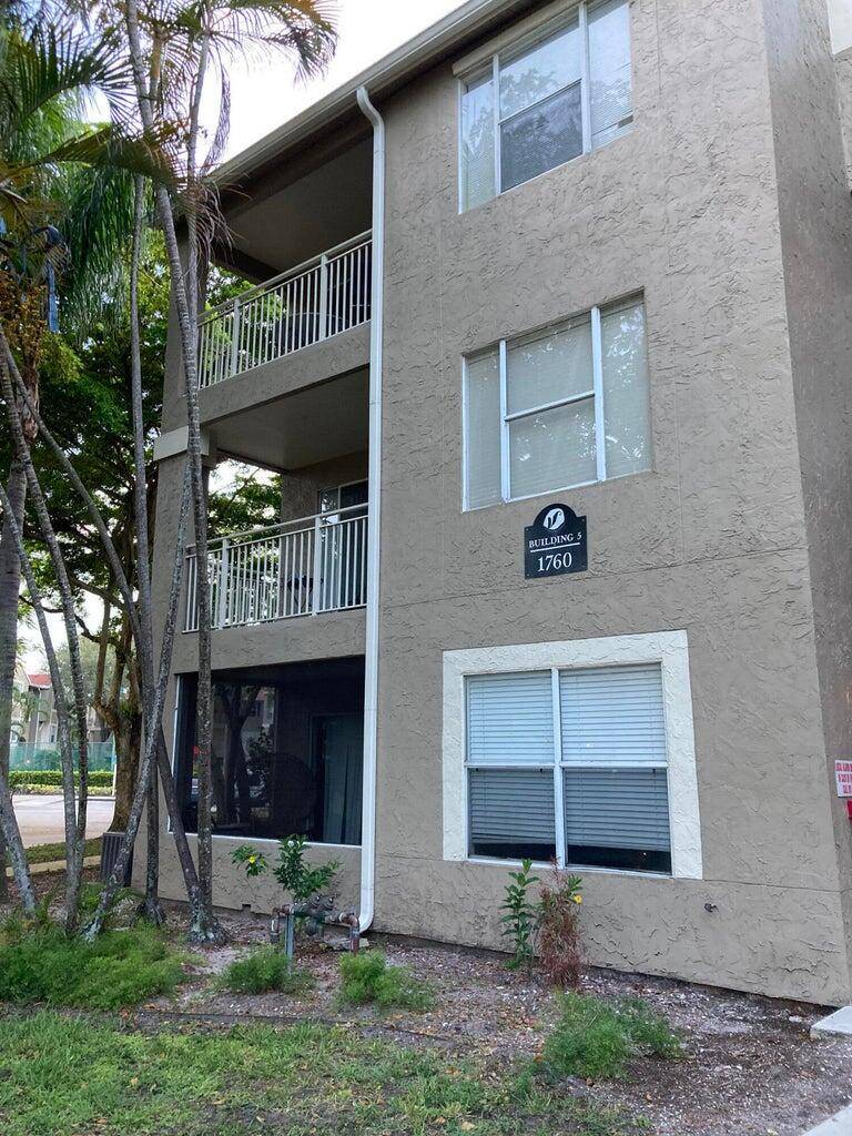 Desirable first floor 1 bed 1bath apartment with serene lake view within an all ages community located near shopping, I 95, downtown and the beaches.