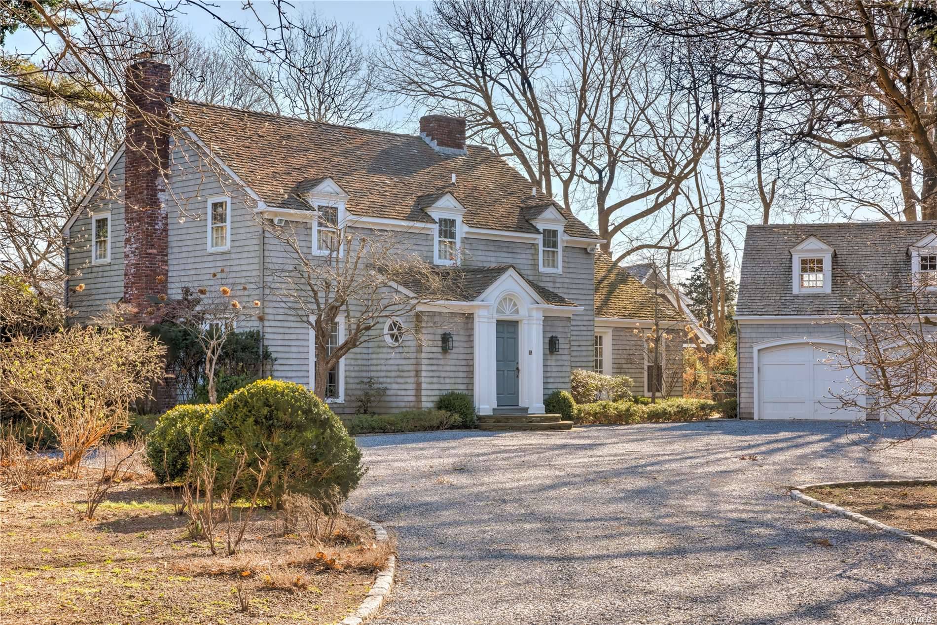 Enjoy holidays in the Hamptons at this charming 4 bedroom4.