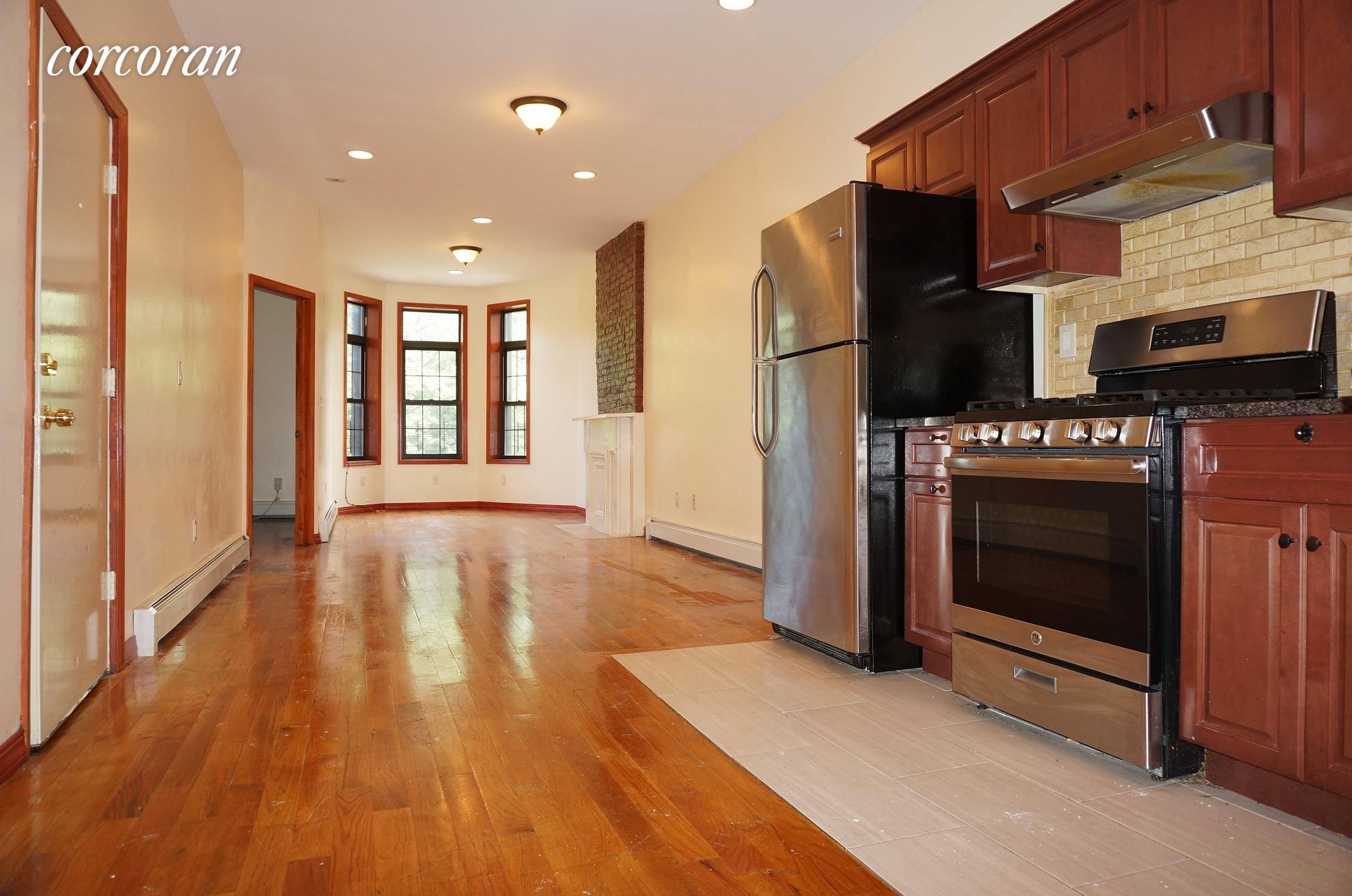 NO FEE HUGE 3BED 1BATH Bed Stuy apartment with beautiful views of Saratoga Park across the street.