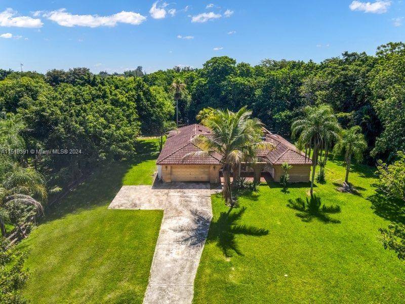 4. 6 ACRES IN ROLLING OAKS CUSTOM ESTATE WITH A GATED ENTRY TO A DRIVEWAY, BRAND NEW CURVE S TITLE ROOF, LARGE OPEN LIVING ARE UPON ENTERING WITH A REAL ...