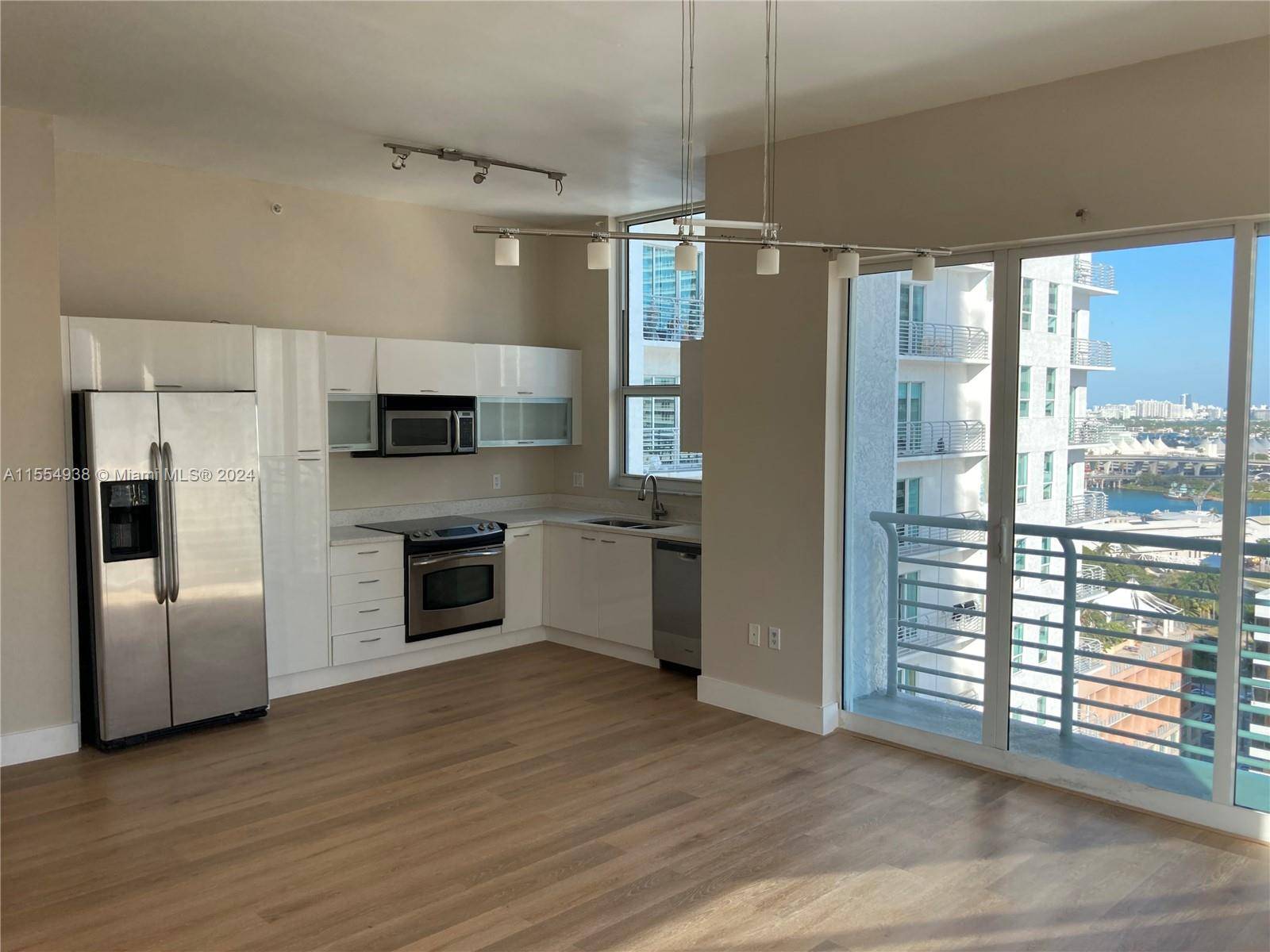 Stunning views from this spacious corner 2 2 in Downtown Miami with 10 ft ceiling, both bedrooms are ENCLOSED, stainless steel appliances, in unit washer dryer and Italian kitchen laminate ...