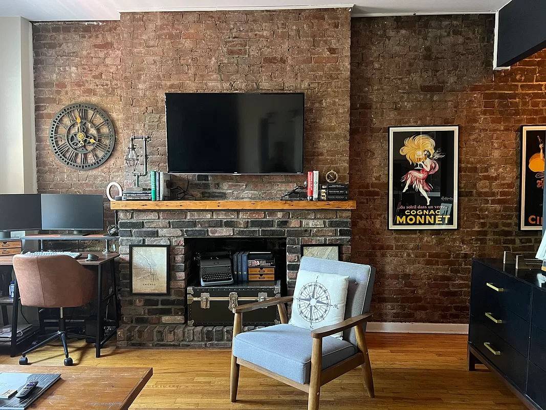 Nicely renovated TRUE 1BR in the heart of Greenwich Village !